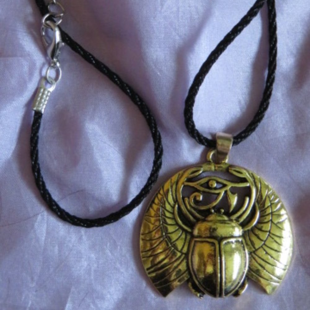 NWOT Egyptian Type Gold Tone SCARAB Pendant Necklace Cord Included (K224)